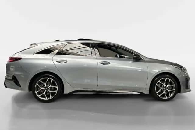 Kia Proceed (2021) thumbnail 4