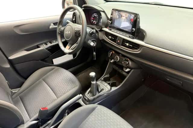 Kia Picanto (2023) thumbnail 3