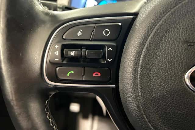 Kia Niro (2017) thumbnail 16