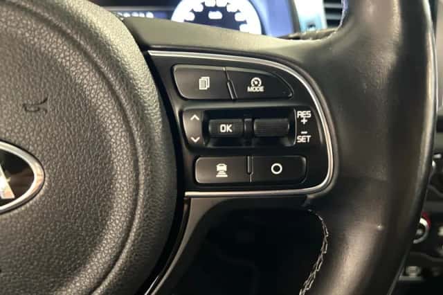 Kia Niro (2017) thumbnail 17