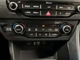 Kia Niro (2018) thumbnail 23