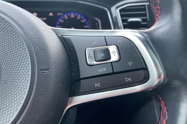 Volkswagen T-Roc (2019) thumbnail 13