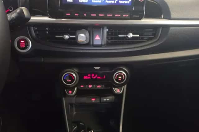 Kia Picanto (2023) thumbnail 17