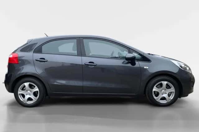 Kia Rio (2014) thumbnail 4