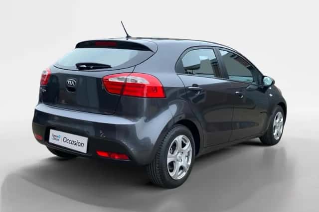 Kia Rio (2014) thumbnail 5