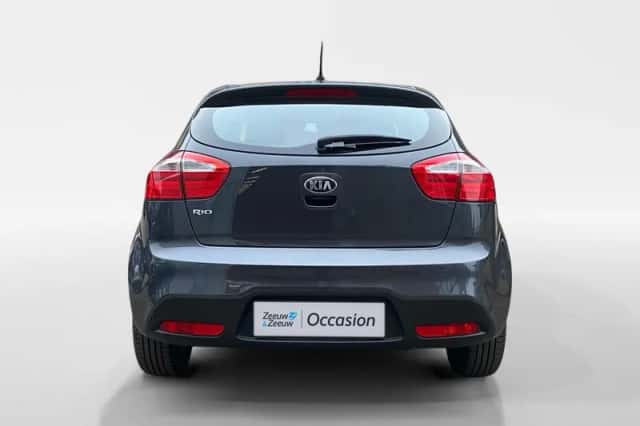 Kia Rio (2014) thumbnail 6