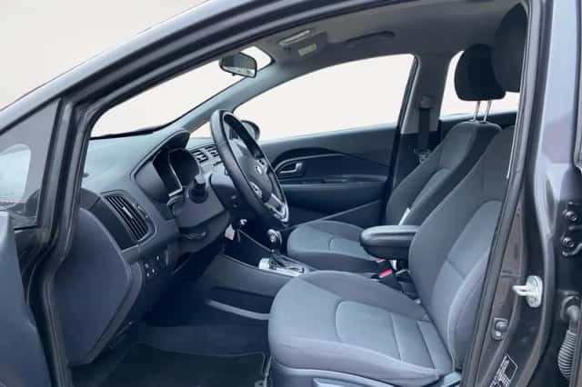 Kia Rio (2014) thumbnail 8