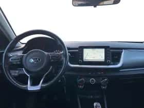 Kia Stonic (2018) thumbnail 11