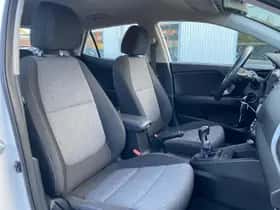 Kia Stonic (2018) thumbnail 16