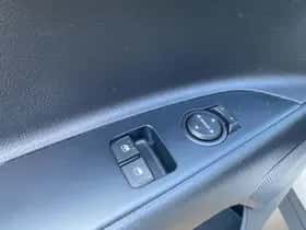 Kia Stonic (2018) thumbnail 24