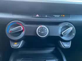 Kia Stonic (2018) thumbnail 25