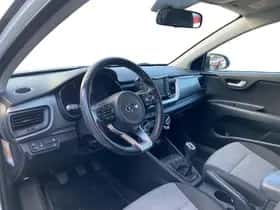 Kia Stonic (2018) thumbnail 9