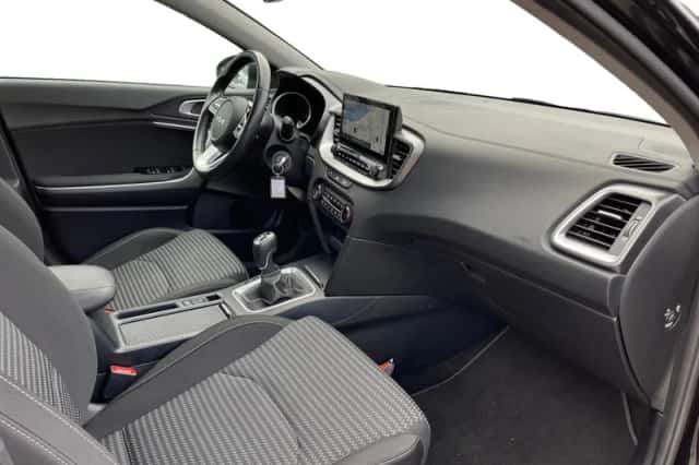 Kia Ceed (2024) thumbnail 11