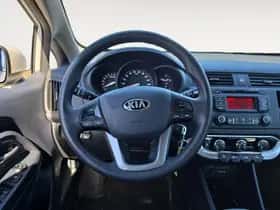 Kia Rio (2014) thumbnail 13