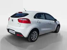 Kia Rio (2014) thumbnail 4