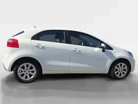 Kia Rio (2014) thumbnail 5