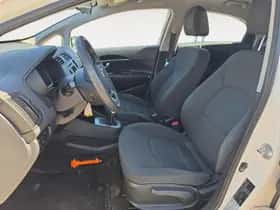 Kia Rio (2014) thumbnail 8