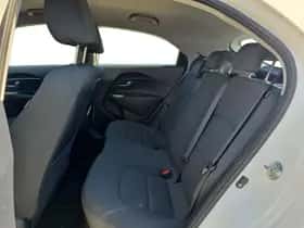 Kia Rio (2014) thumbnail 9