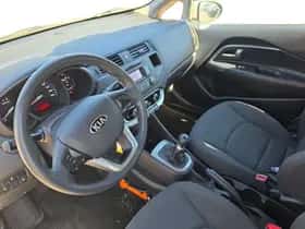 Kia Rio (2014) thumbnail 10