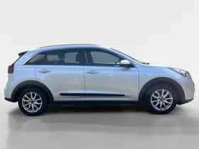 Kia Niro (2017) thumbnail 4