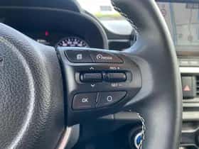 Kia Picanto (2023) thumbnail 17