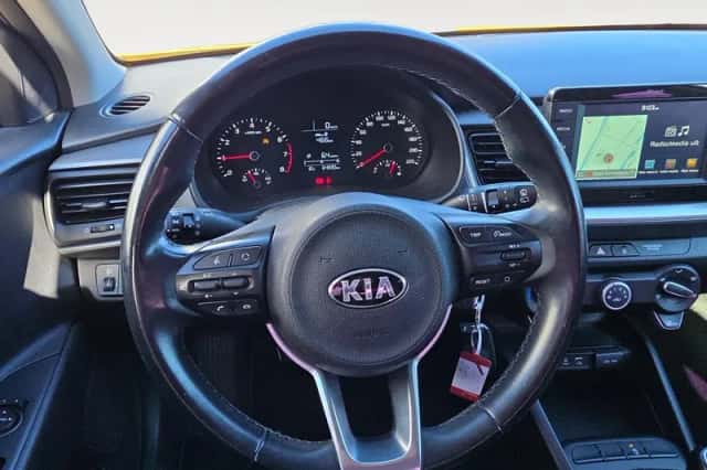 Kia Stonic (2018) thumbnail 13