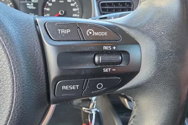 Kia Stonic (2018) thumbnail 15