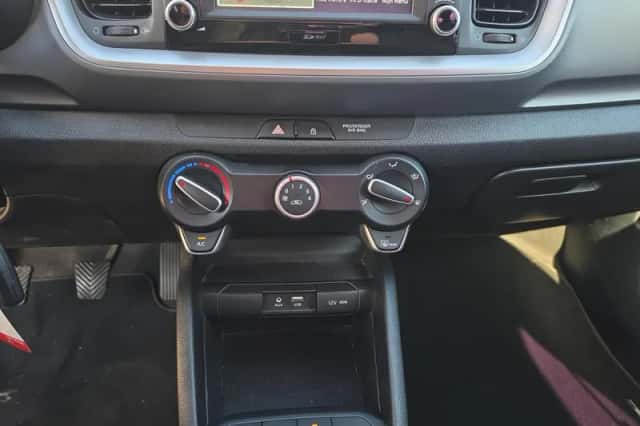 Kia Stonic (2018) thumbnail 20
