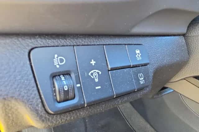 Kia Stonic (2018) thumbnail 22