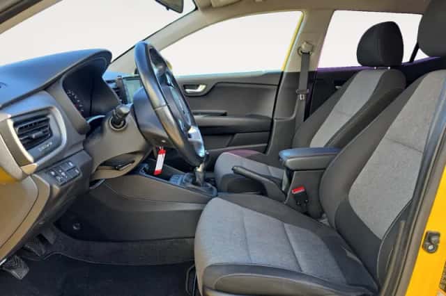 Kia Stonic (2018) thumbnail 8