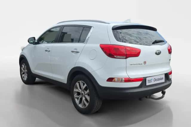 Kia Sportage (2015) thumbnail 2