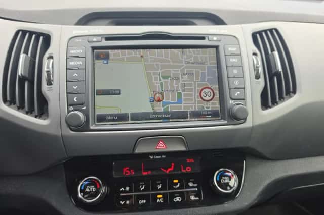Kia Sportage (2015) thumbnail 16