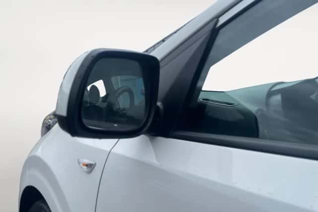Kia Picanto (2024) thumbnail 21