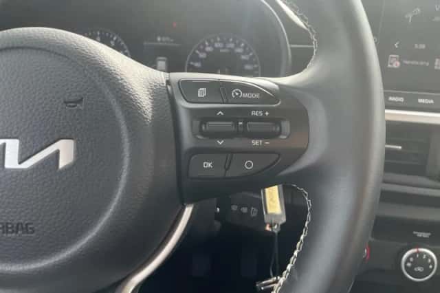 Kia Picanto (2023) thumbnail 16
