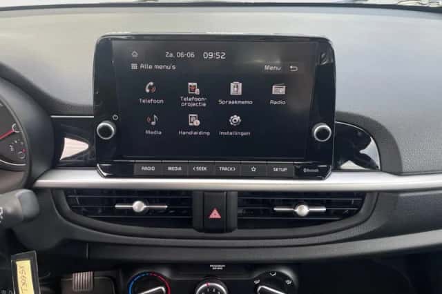 Kia Picanto (2023) thumbnail 18