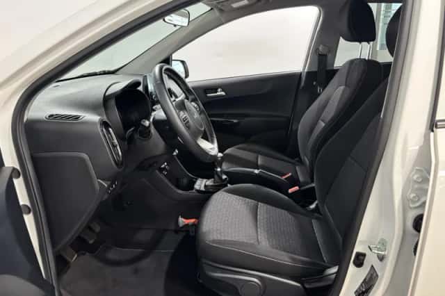 Kia Picanto (2023) thumbnail 8