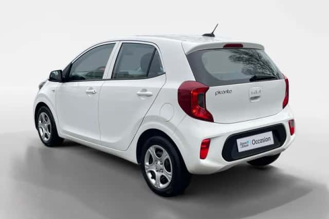 Kia Picanto (2023) thumbnail 3