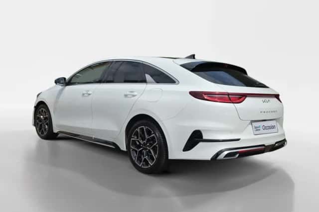 Kia Proceed (2022) thumbnail 2