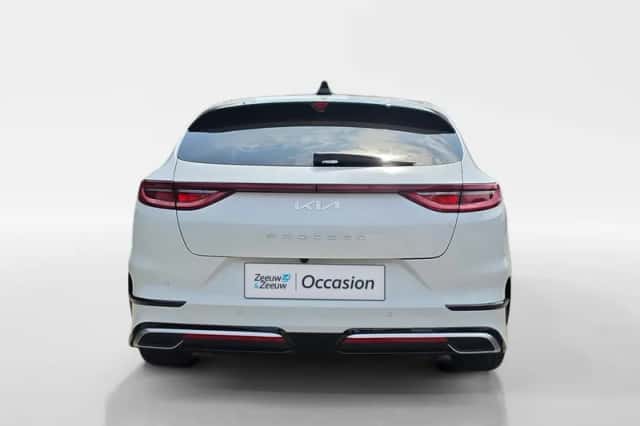 Kia Proceed (2022) thumbnail 3