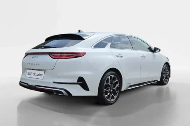 Kia Proceed (2022) thumbnail 4