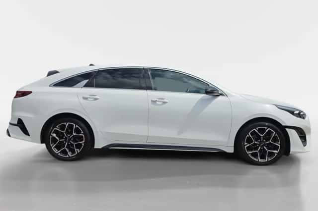 Kia Proceed (2022) thumbnail 5