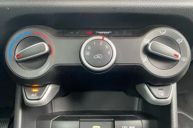 Kia Picanto (2023) thumbnail 15
