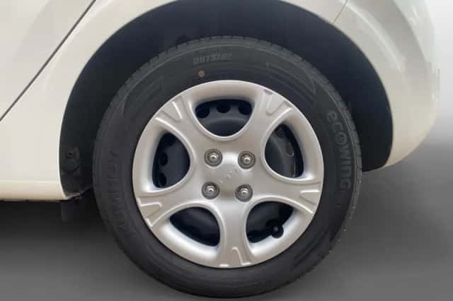 Kia Picanto (2023) thumbnail 23