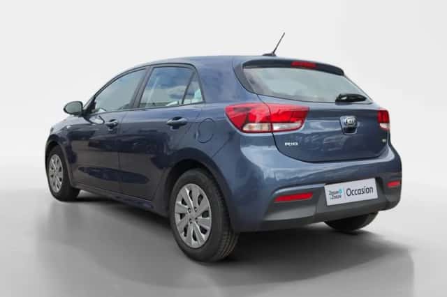 Kia Rio (2017) thumbnail 2