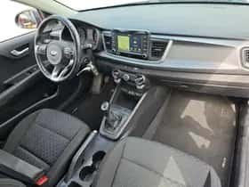 Kia Rio (2017) thumbnail 12