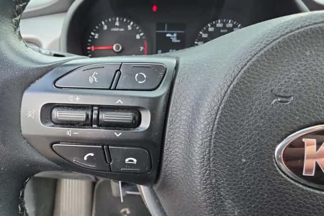Kia Rio (2017) thumbnail 15