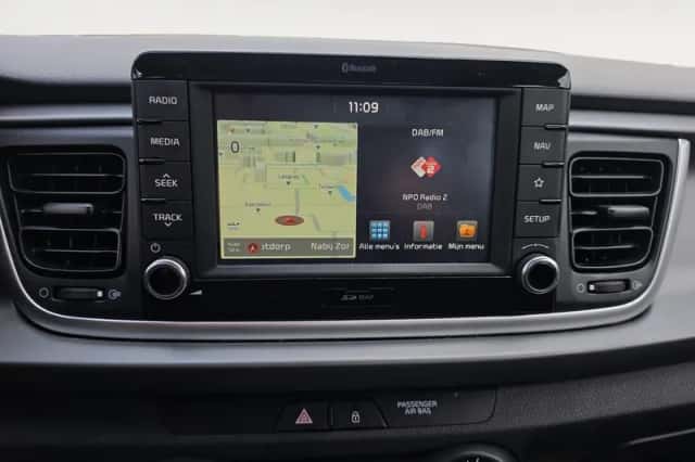Kia Rio (2017) thumbnail 20