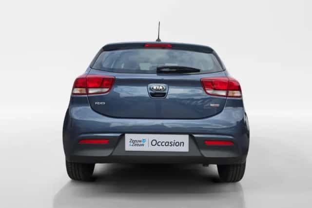 Kia Rio (2017) thumbnail 3