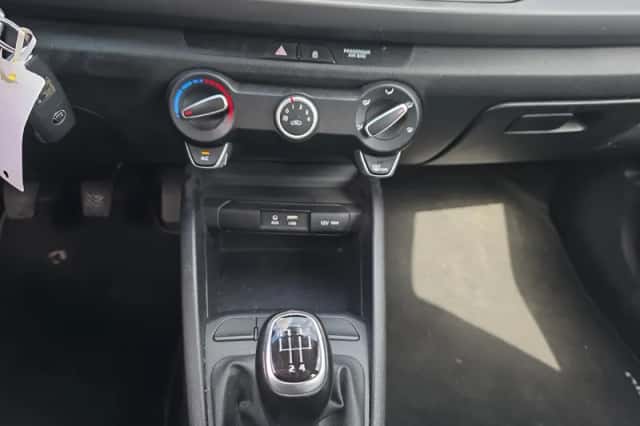 Kia Rio (2017) thumbnail 21