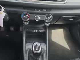 Kia Rio (2017) thumbnail 21